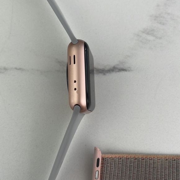 Series 3 Apple Watch 38mm - Picture 4 of 6